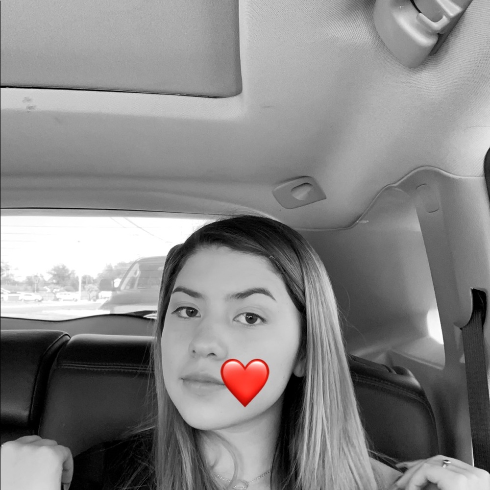 Meet your Posher, Olivia